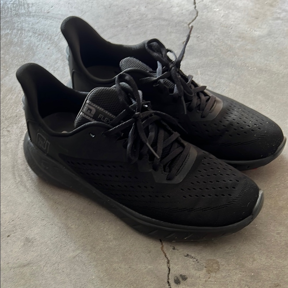 Men’s 10M golf shoes. FJ Flex XP